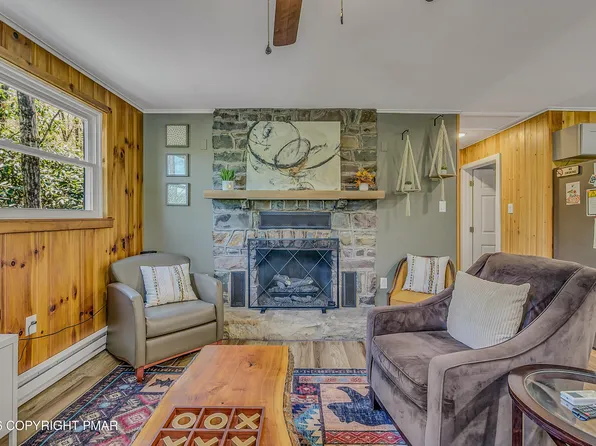 29 Lakeview Dr, Lake Harmony, PA 18624