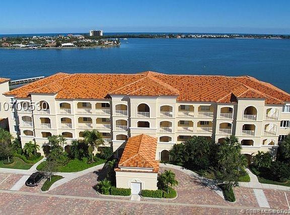 4th image of 21 Harbour Isle Dr W Penthouse 5