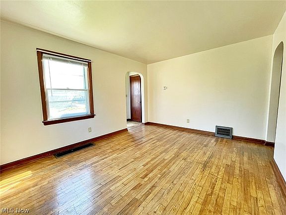 5th image of 1314 W 21st St