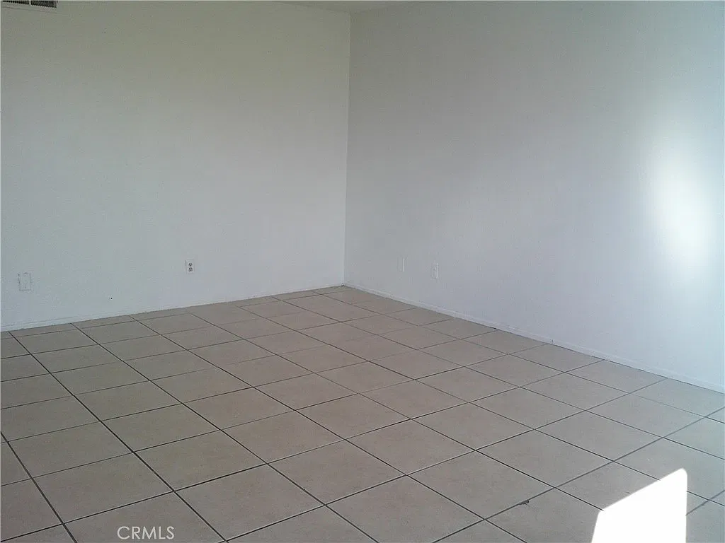 2 bed, 800 sqft, $1,700 — Photo 3