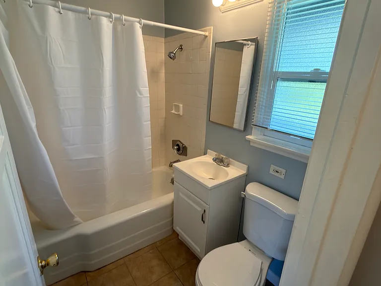 1841 Riverside Dr #STUDI0 — Photo 11