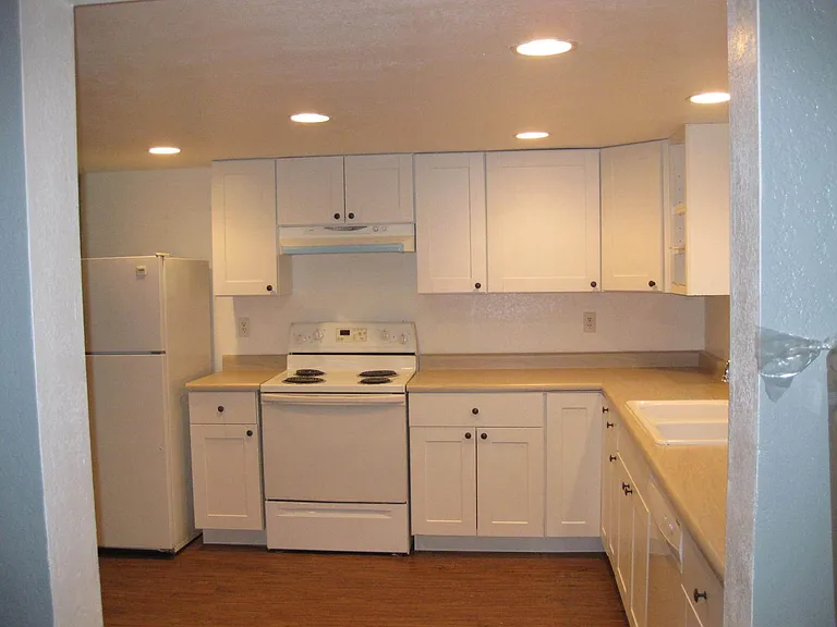 831 Meade St — Photo 9