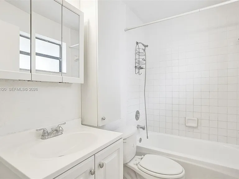 2120-2122 Thomas St #2122 — Photo 17