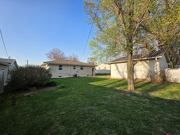 4th image of 903 N Scenic Dr