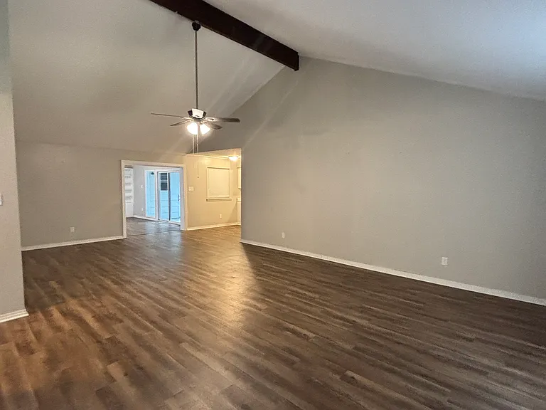 912 Gibson Ct — Photo 6
