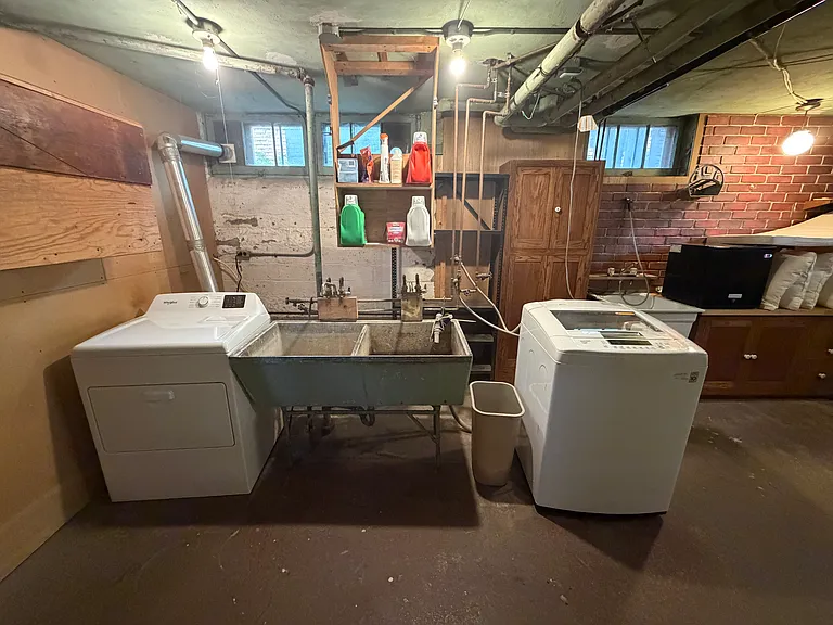 Laundry (washer + dryer + utility sinks)