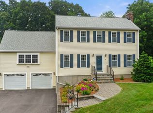 10 Overlook Dr, Franklin, MA 02038