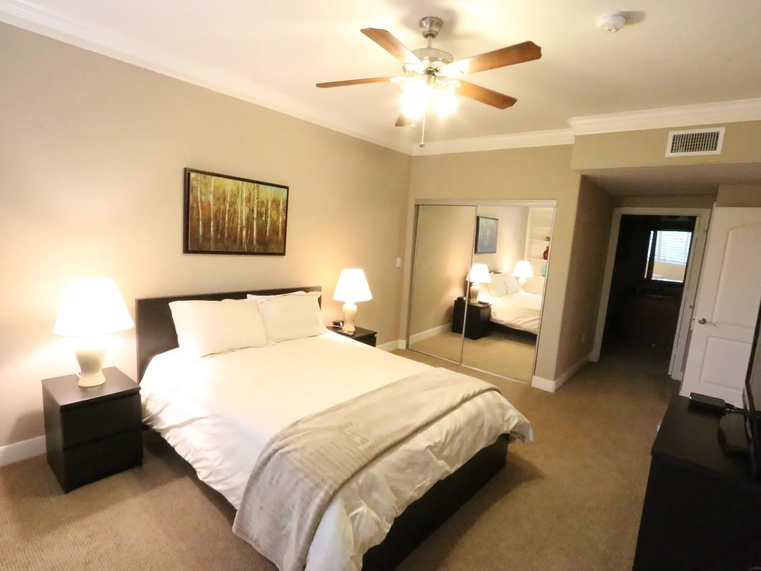 1 bed, 1.0 bath, 792 sqft, $2,100 — Photo 1