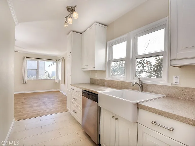445 Bent St — Photo 3