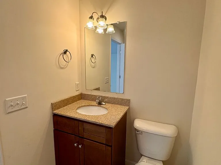1029 Shenandoah St #103 — Photo 12