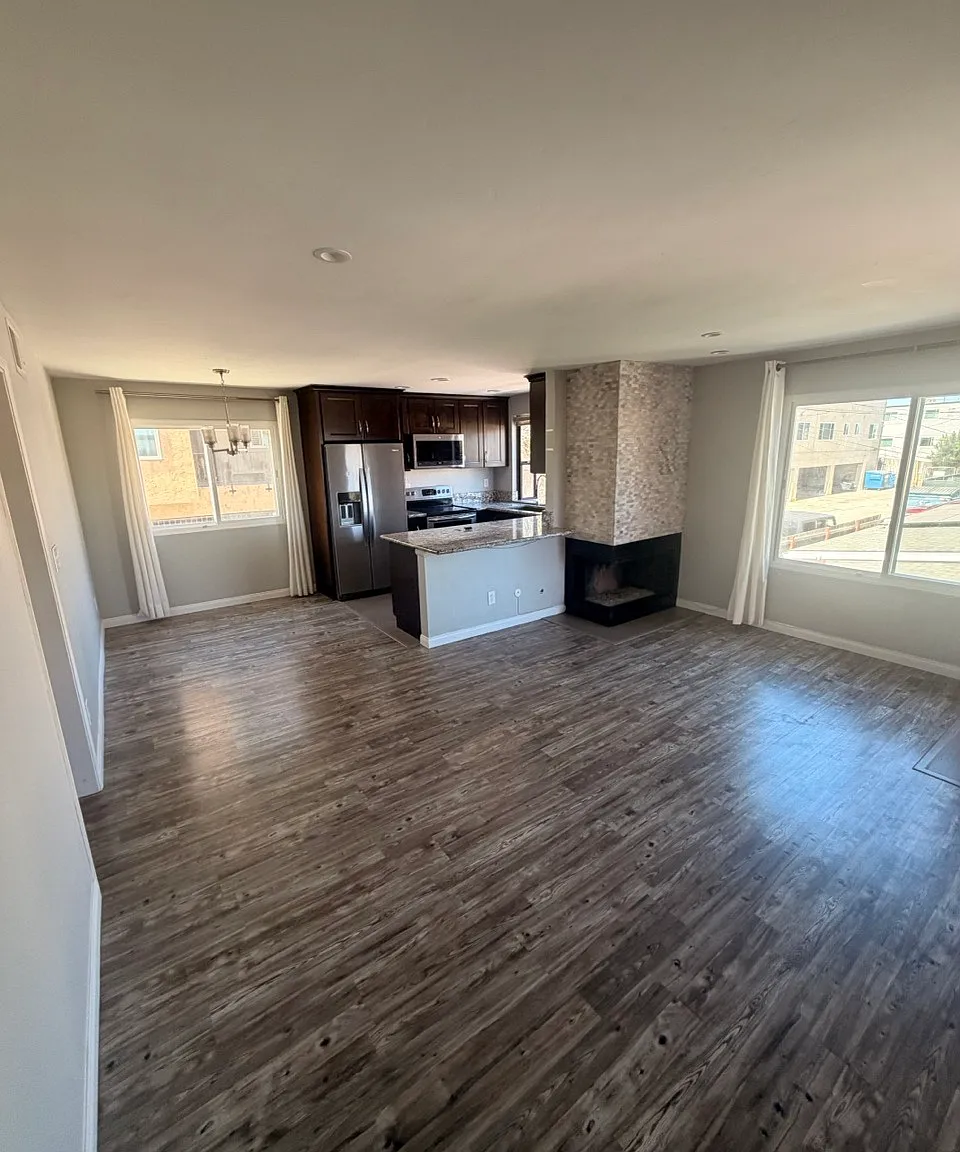 2 bed, 840 sqft, $3,195 — Photo 2