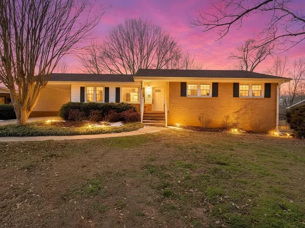 113 Woodvale Cir, Greer, SC 29651