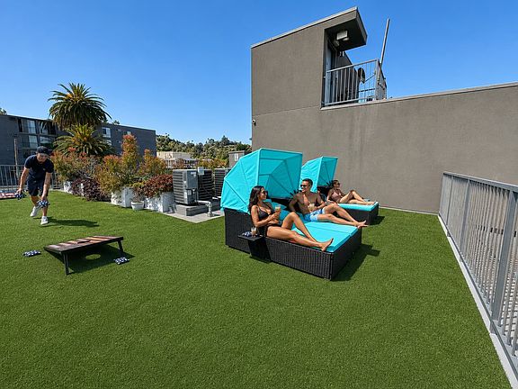 5th image of 1747 N La Brea Ave