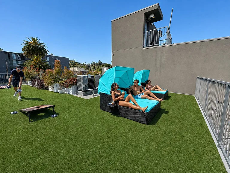 1747 N La Brea Ave — Photo 5