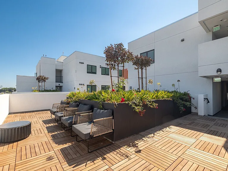 5300 Crenshaw Blvd — Photo 18