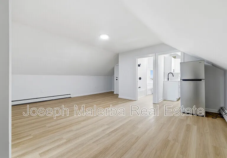 848 Bank St — Photo 7