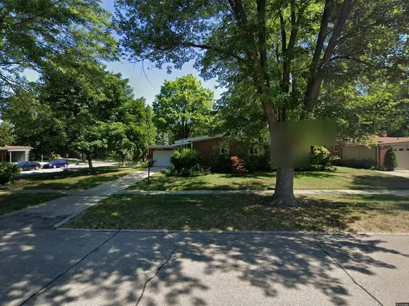 1050 Brooklawn Rd, Troy, MI 48084