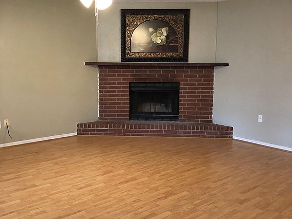 3rd image of 1016 SW 103rd St