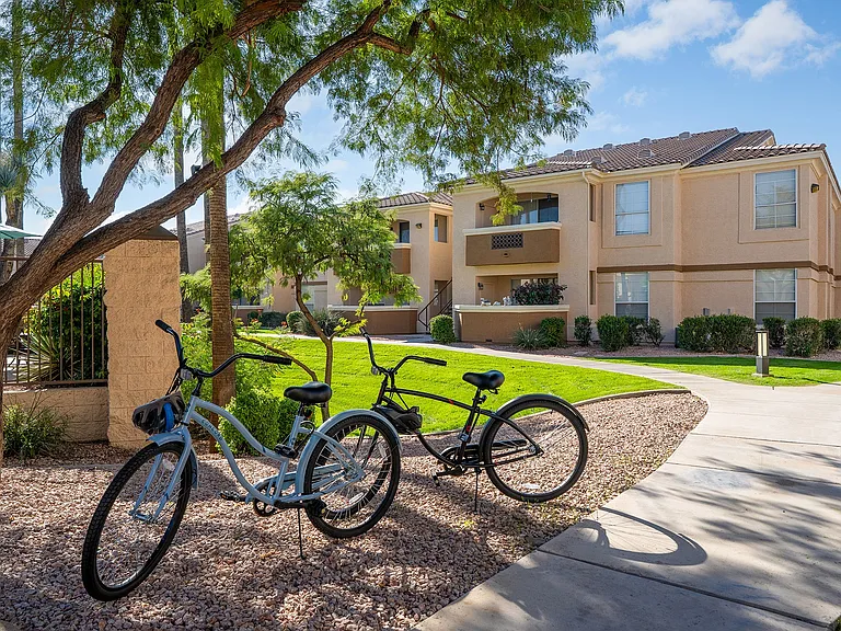 Arrowhead Landing Apartments — Photo 19