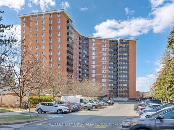 2000 Jasmine Cres #209, Ottawa, ON K1J 8K4