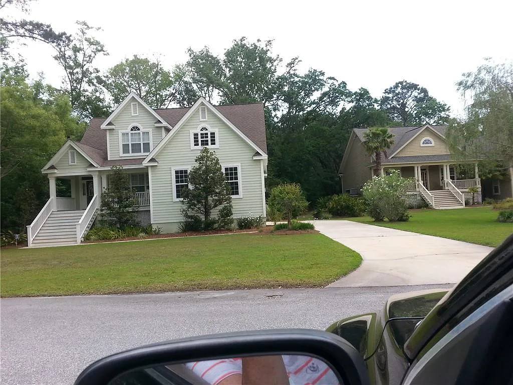 4 bed, 2.5 bath, 2273 sqft, $2,900 — Photo 2
