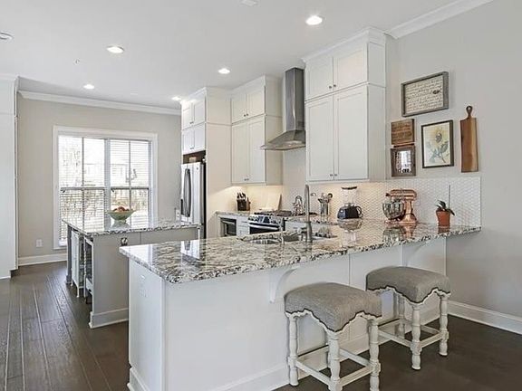 4th image of 385 Cricket Ln #385