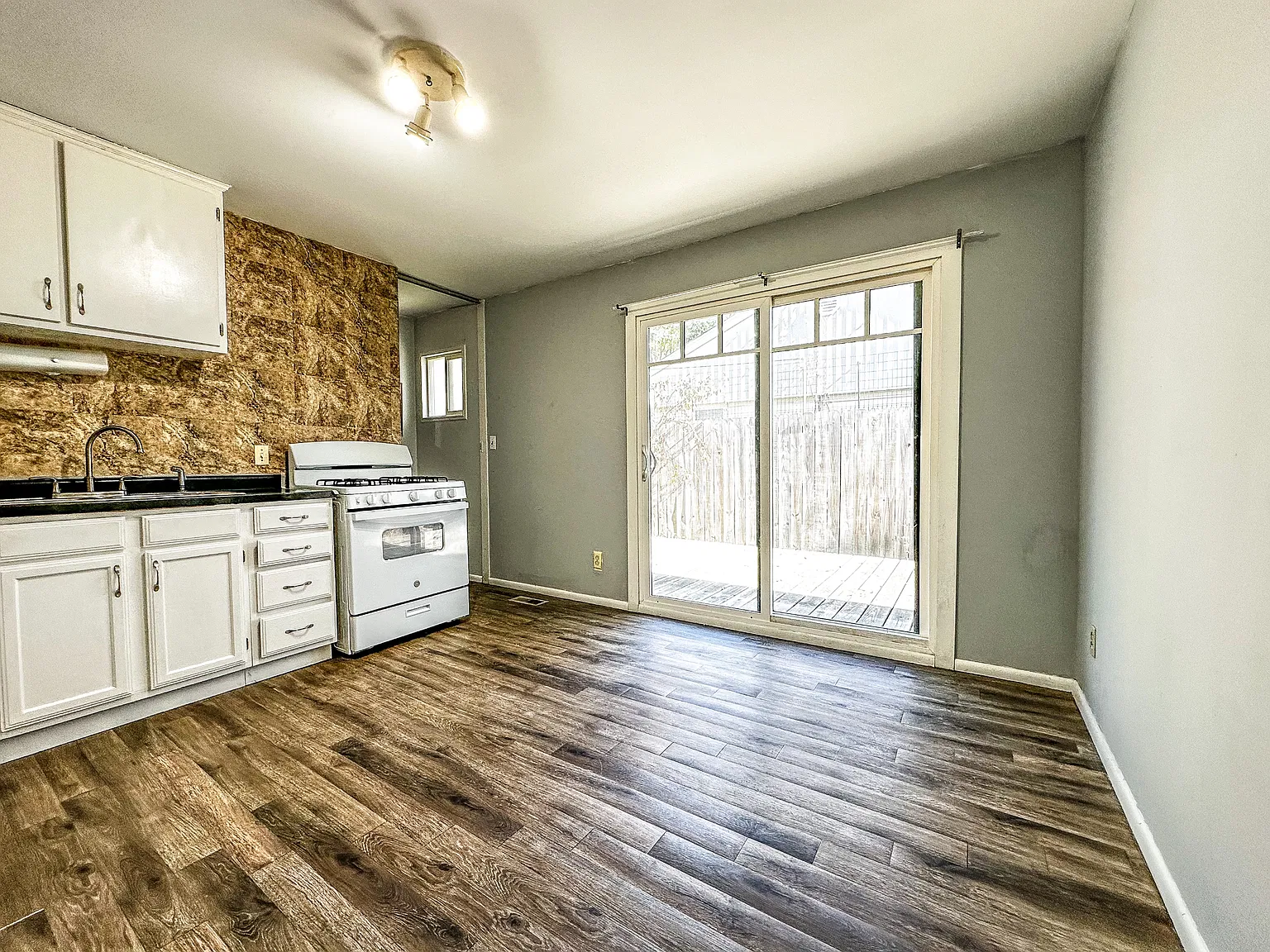 910 Bellepark Drive - 1 — Photo 4