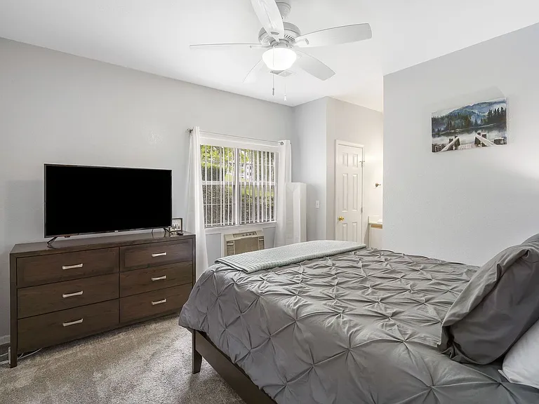 813 Holiday Rdg #H1 — Photo 12
