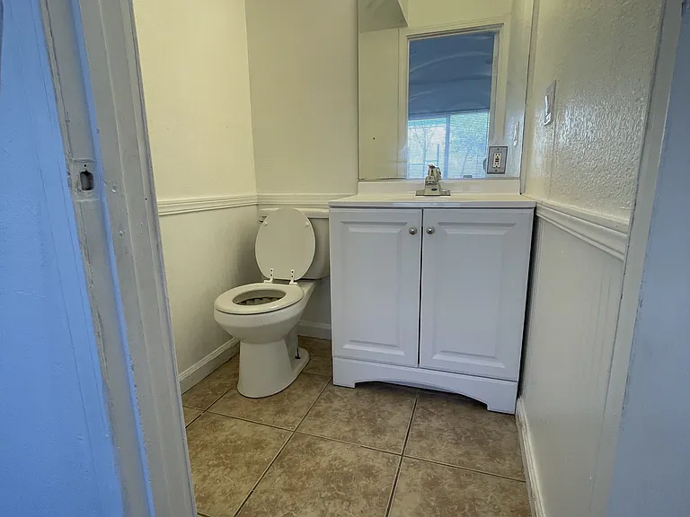 712 Bridge St #1 — Photo 15