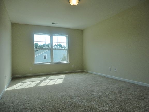 5th image of 302 Eastfair Dr