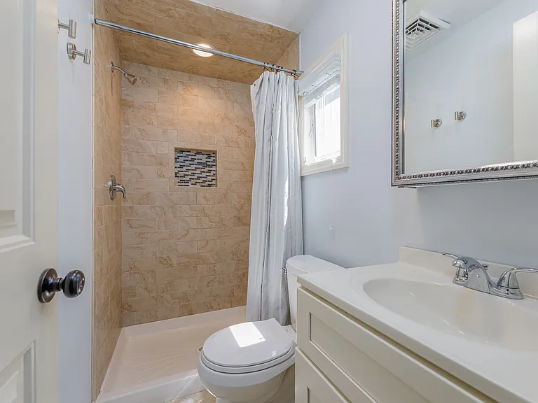 512 E 14th St #2 — Photo 15