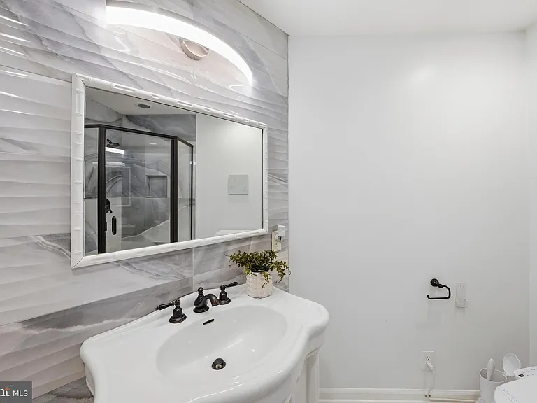 7 Monroe Pl — Photo 48