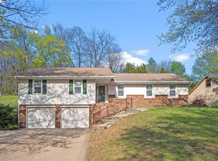 1901 Ridge Rd, Leavenworth, KS 66048