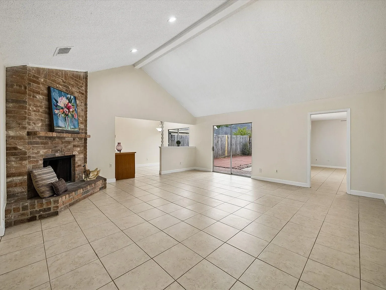 3 bed, 1825 sqft, $1,950 — Photo 2