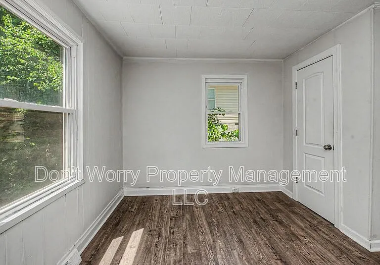4106 Lexwin Ave — Photo 5