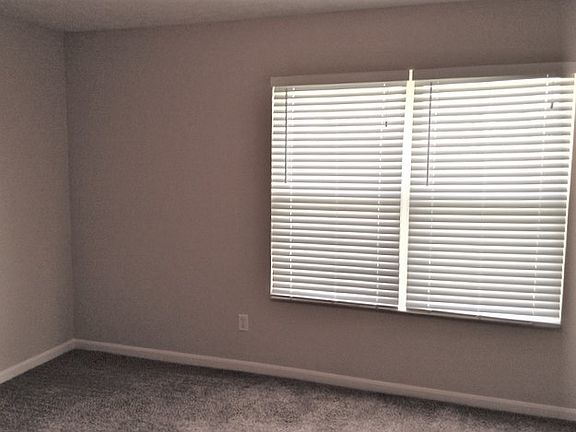 5th image of 840 Round Hill Ct
