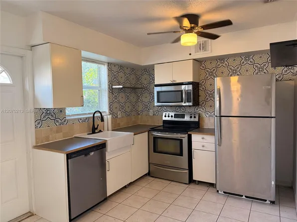 1104 N 17th Ct APT 104, Hollywood, FL 33020