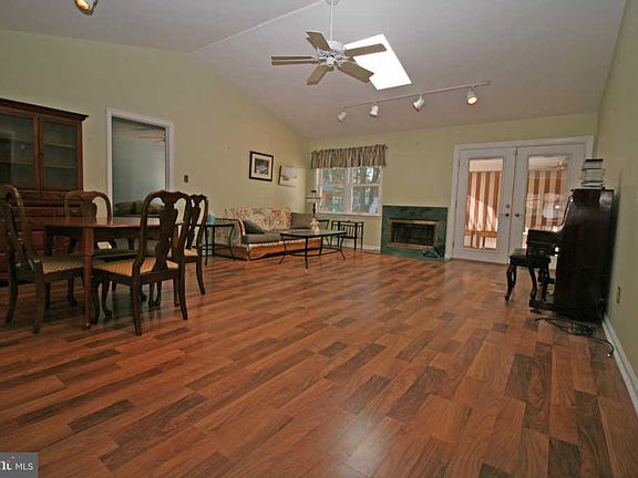 4th image of 12 Lakewood Dr