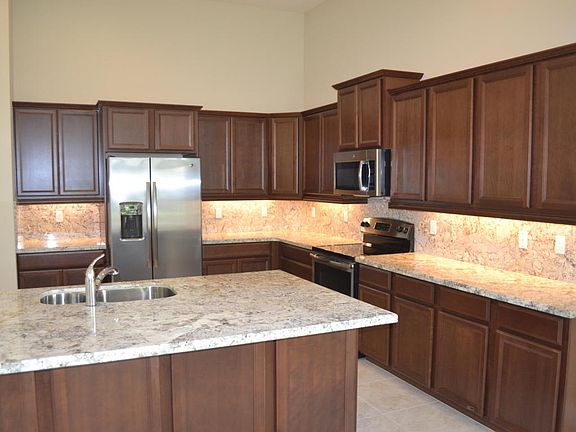 4th image of 616 SE Fascino Cir