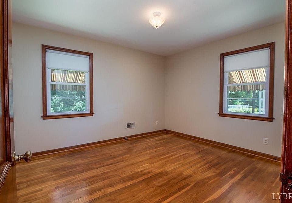 1st image of 714 Crestwood Cir