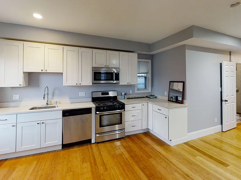722 Saratoga St — Photo 4