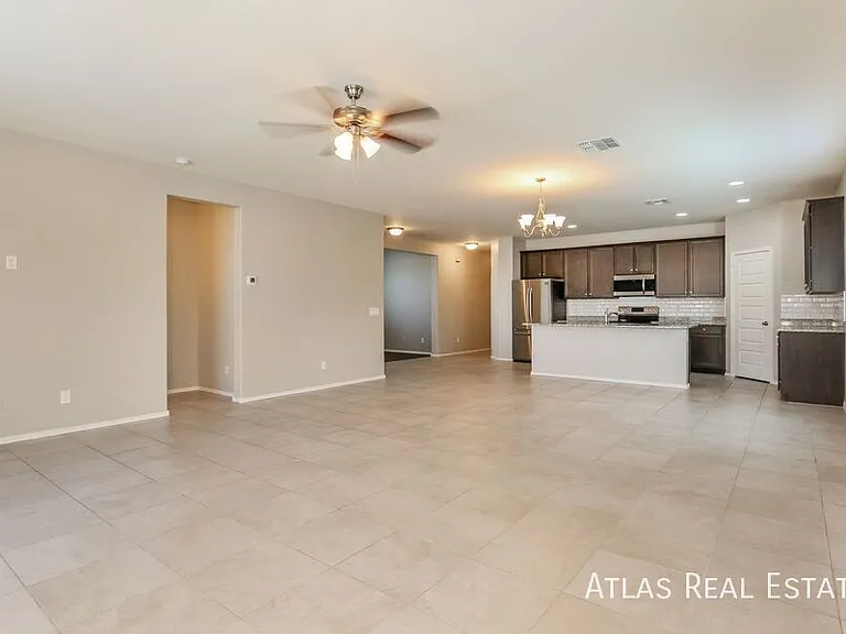 18660 W Robin Ln — Photo 3