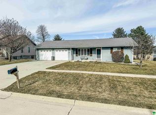 911 5th St SE, Orange City, IA 51041