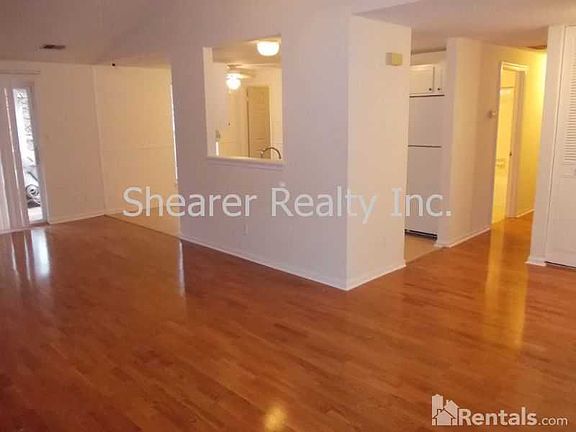 4th image of 618 Vista Grande Cres