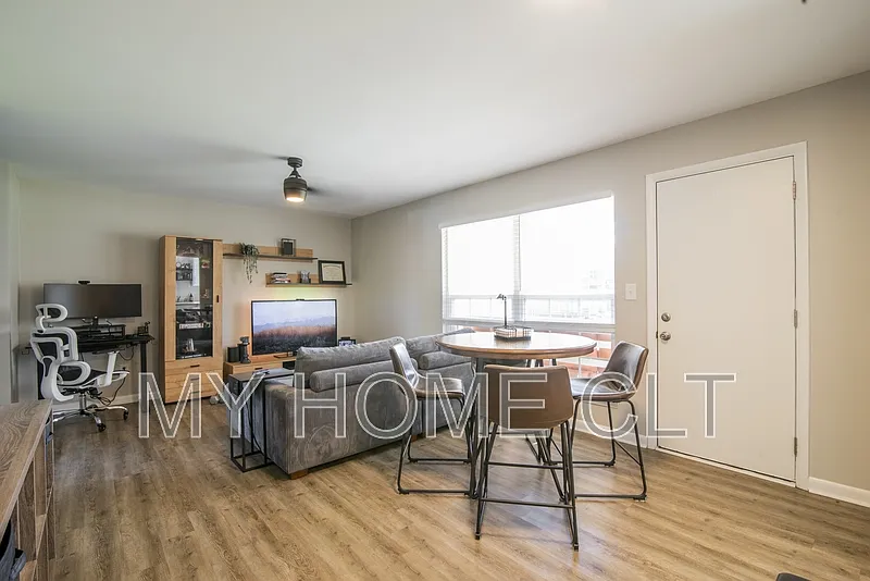 Building Photo - 4605 Coronado Dr N
