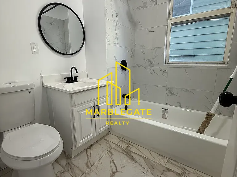 100 Smith St #11 — Photo 7