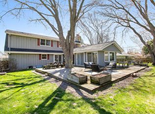 525 Alta Loma Dr, Thiensville, WI 53092