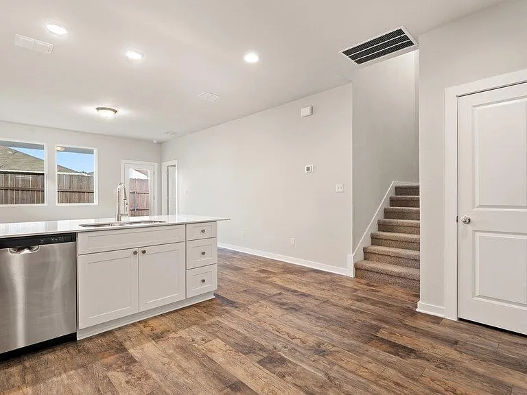 2310 Castillo Dr #71 — Photo 7
