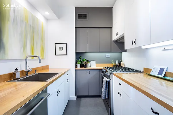 Sold by Sotheby's International Realty | media 6