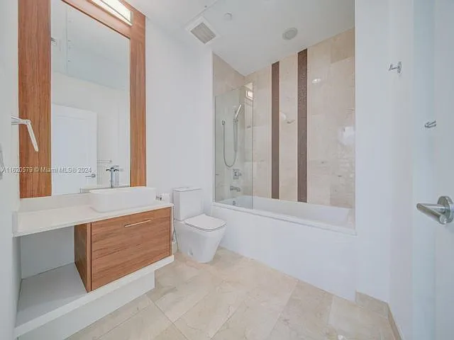 601 NE 27th St — Photo 12